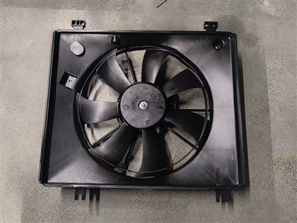 Kondensaatori ja radiaatori ventilaatori koost SUZUKI JIMNY 1.5 16V jaoks